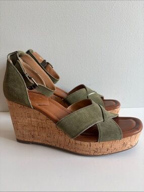 Crown Vintage Olive Green Cork Wedge Sandals Ankle Strap Size 8.5 Boho